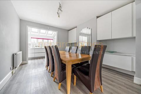 152 Chanctonbury Way, London, N12 7AD