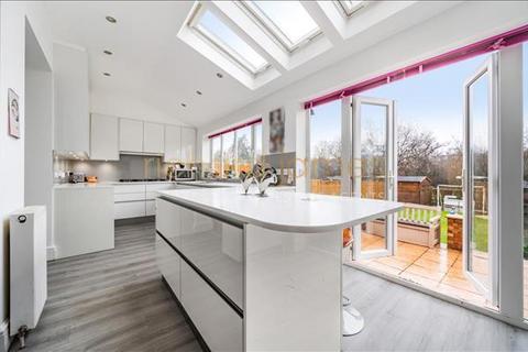 152 Chanctonbury Way, London, N12 7AD