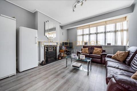 152 Chanctonbury Way, London, N12 7AD