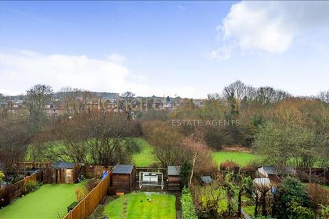 152 Chanctonbury Way, London, N12 7AD
