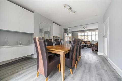 152 Chanctonbury Way, London, N12 7AD