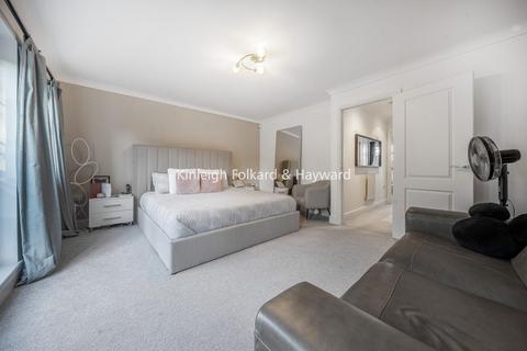7 Winchester Close, Bromley, BR2 0PX