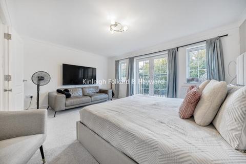 7 Winchester Close, Bromley, BR2 0PX