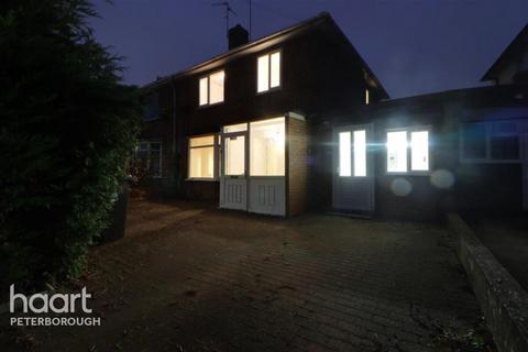 3 bedroom semi-detached house to rent, Reeves Way, Peterborough