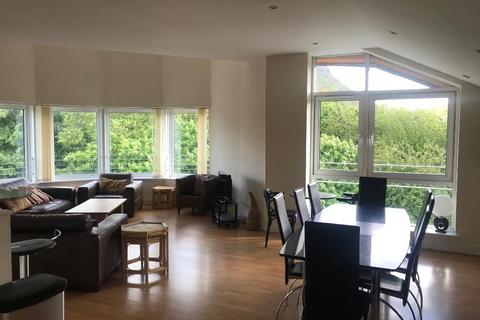 4 bedroom flat to rent, Spring Gardens, Meadowbank, Edinburgh, EH8