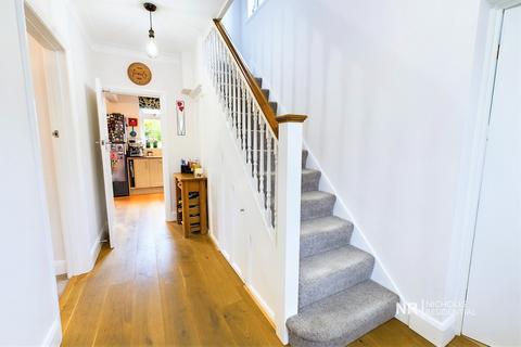 4 Bolton Close, Chessington, KT9 2JG
