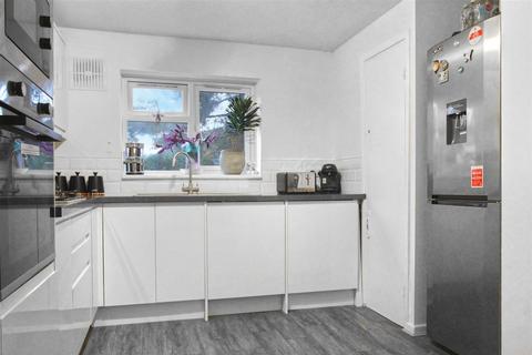 43 Shaw Close, Cheshunt, Waltham Cross, EN8 0HD