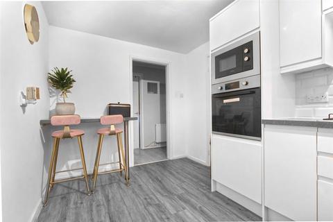 43 Shaw Close, Cheshunt, Waltham Cross, EN8 0HD