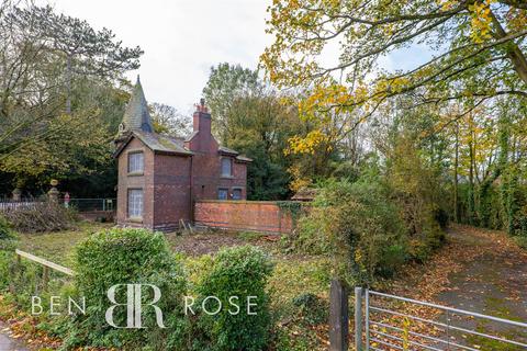 4 bedroom detached house for sale, Cumeragh Lane, North Lodge Whittingham Hospital Grounds