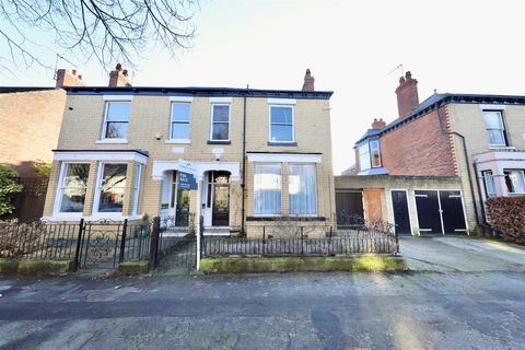 4 bedroom semi-detached house for sale, Marlborough Avenue, Princes Avenue, Hull