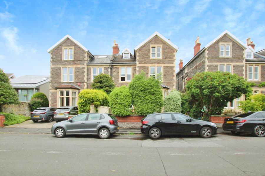 Cotham Lawn Road, Bristol BS6 3 bed flat to rent £2,600 pcm (£600 pw)