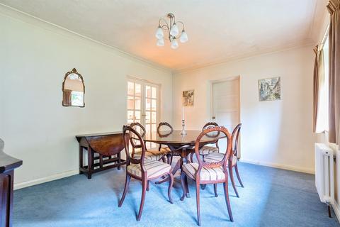 2 bedroom detached bungalow for sale, NO CHAIN! Georges Lane, Storrington, West Sussex, RH20