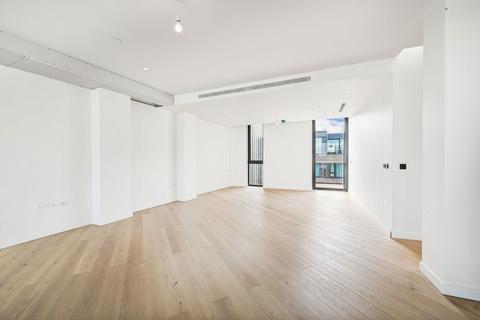 3 bedroom penthouse to rent, London  W12