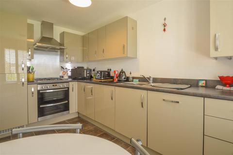 4 bedroom townhouse to rent, Fleming Way, Haverhill CB9