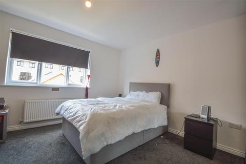 4 bedroom townhouse to rent, Fleming Way, Haverhill CB9