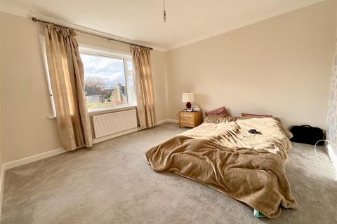 2 Hackness Gardens, Scarborough, YO12 5RZ