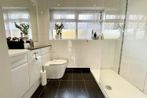 2 Hackness Gardens, Scarborough, YO12 5RZ