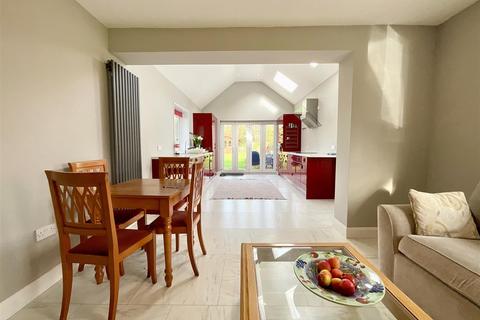 2 Hackness Gardens, Scarborough, YO12 5RZ