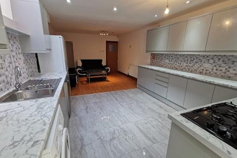 7 bedroom detached house to rent, Luton Road, Birmingham B29