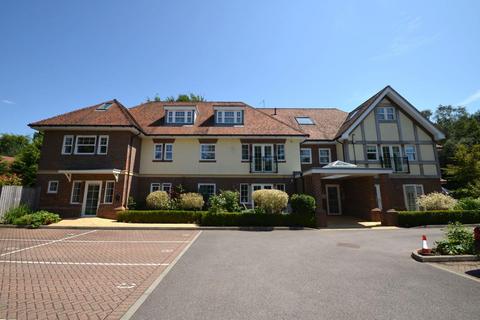 2 bedroom flat for sale, Dorking Road, Tadworth KT20