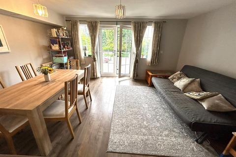 2 bedroom flat for sale, Dorking Road, Tadworth KT20