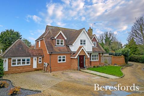 5 bedroom detached house to rent, The Orchard, Braintree Road, CM6