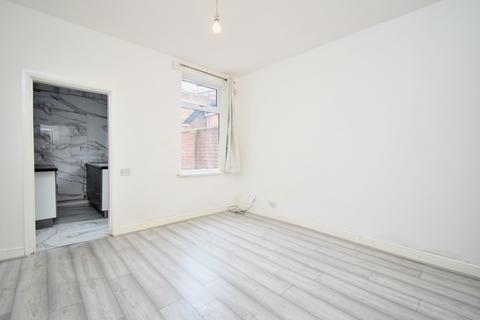 2 bedroom end of terrace house for sale, Farringdon Street, New Humberstone, Leicester, LE5