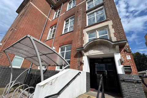 3 bedroom penthouse to rent, Andersons Road, Hampshire SO14