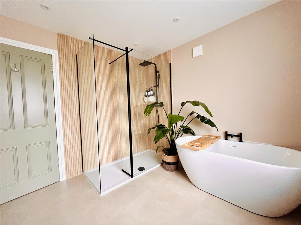 Bathroom Aspect 2.jpg