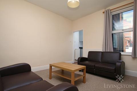 3 bedroom terraced house to rent, Cradock Road, Leicester LE2