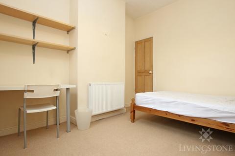 3 bedroom terraced house to rent, Cradock Road, Leicester LE2
