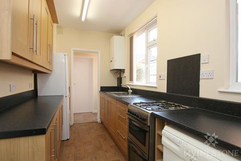 3 bedroom terraced house to rent, Bulwer Road, Leicester LE2