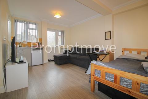 Studio to rent, Frederick Street Luton, Beds LU2 7QU