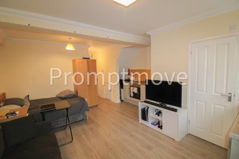 Studio to rent, Frederick Street Luton, Beds LU2 7QU