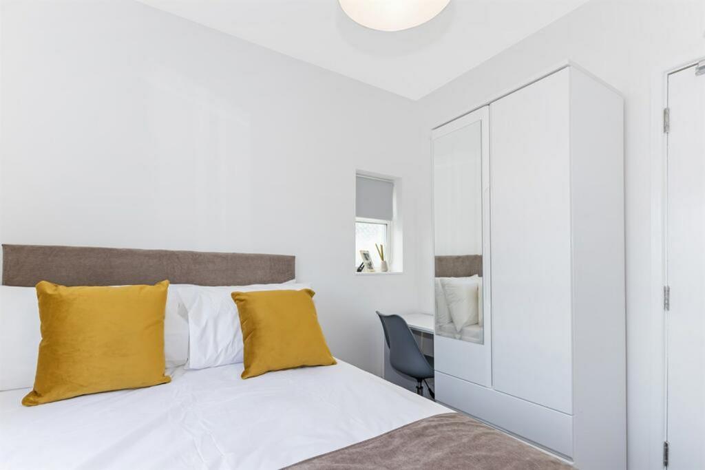 A clean and well-lit double bedroom featuring a...