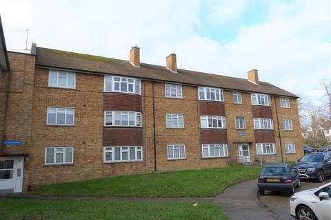 2 bedroom flat to rent, Enfield Road, Enfield