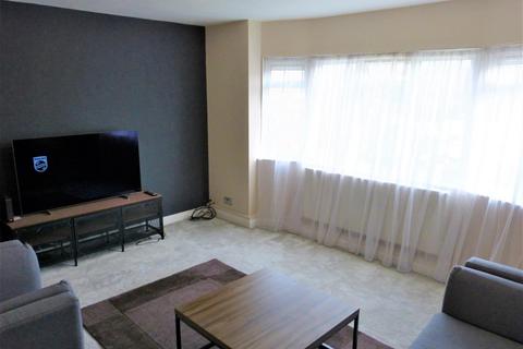 2 bedroom flat to rent, Enfield Road, Enfield