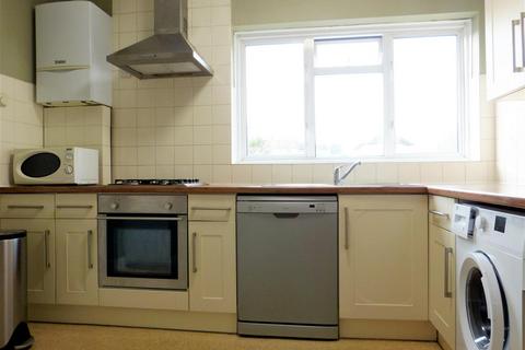 2 bedroom flat to rent, Enfield Road, Enfield