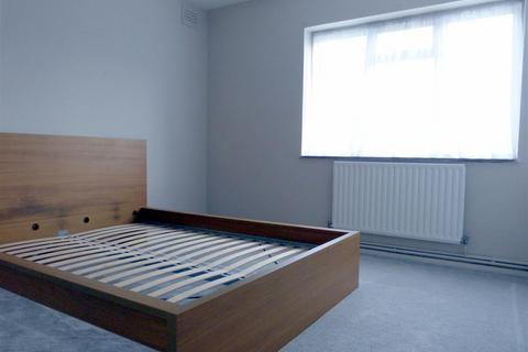 2 bedroom flat to rent, Enfield Road, Enfield