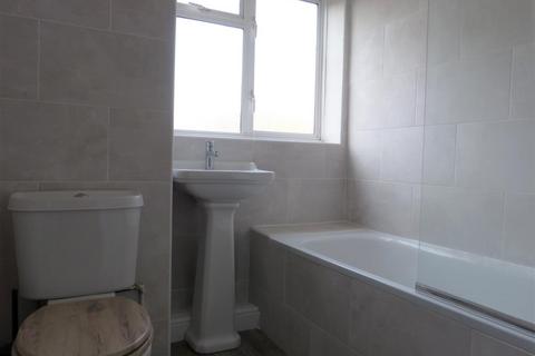 2 bedroom flat to rent, Enfield Road, Enfield