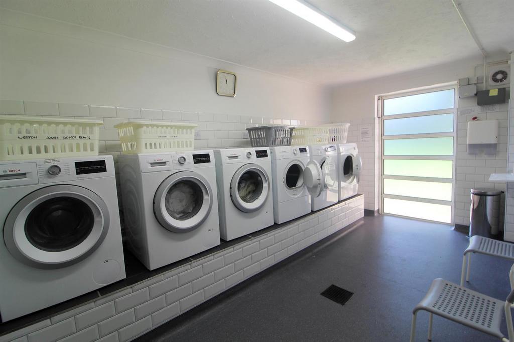 LAUNDRY ROOM.jpg