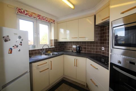 2 bedroom retirement property for sale, Farnham Close, London N20