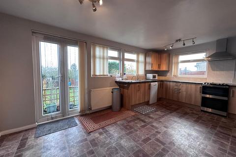 3 bedroom house to rent, Havering Road