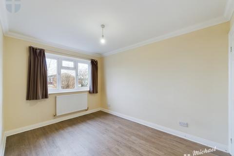 3 bedroom terraced house to rent, Carnation Way, Aylesbury