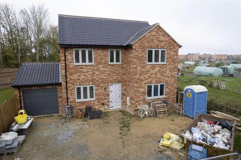 5 bedroom detached house for sale, Hillsend Lane, Attleborough