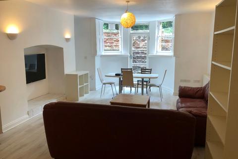 4 bedroom ground floor flat to rent, 21 Beaufort Road BS8