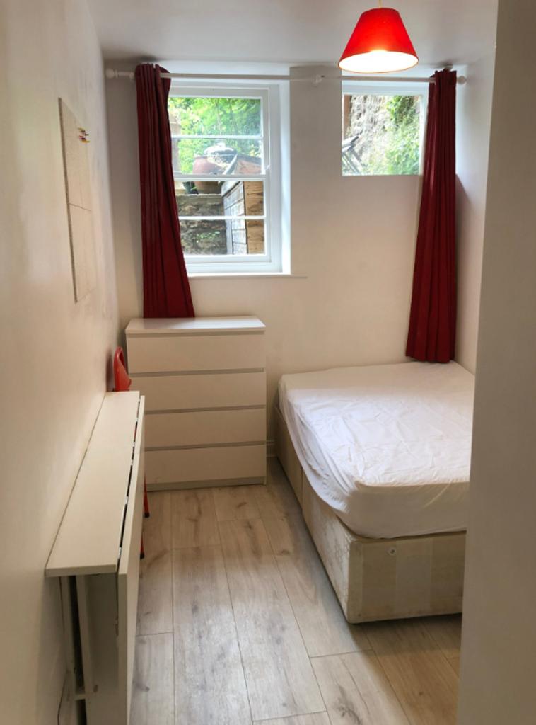 A light and tidy double bedroom featuring a bed...