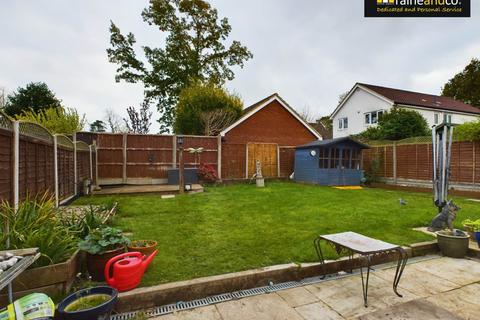 3 bedroom semi-detached bungalow for sale, Fair View, Potters Bar