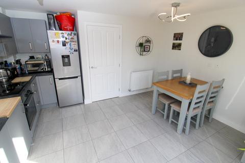 13 Emerald Way, Irthlingborough, Wellingborough, NN9 5GU