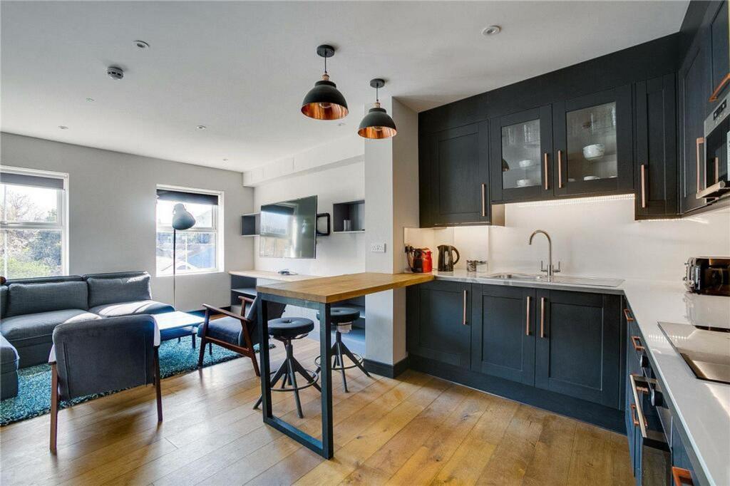 Lavender Hill, London SW11 Flat to rent £1,450 pcm (£335 pw)